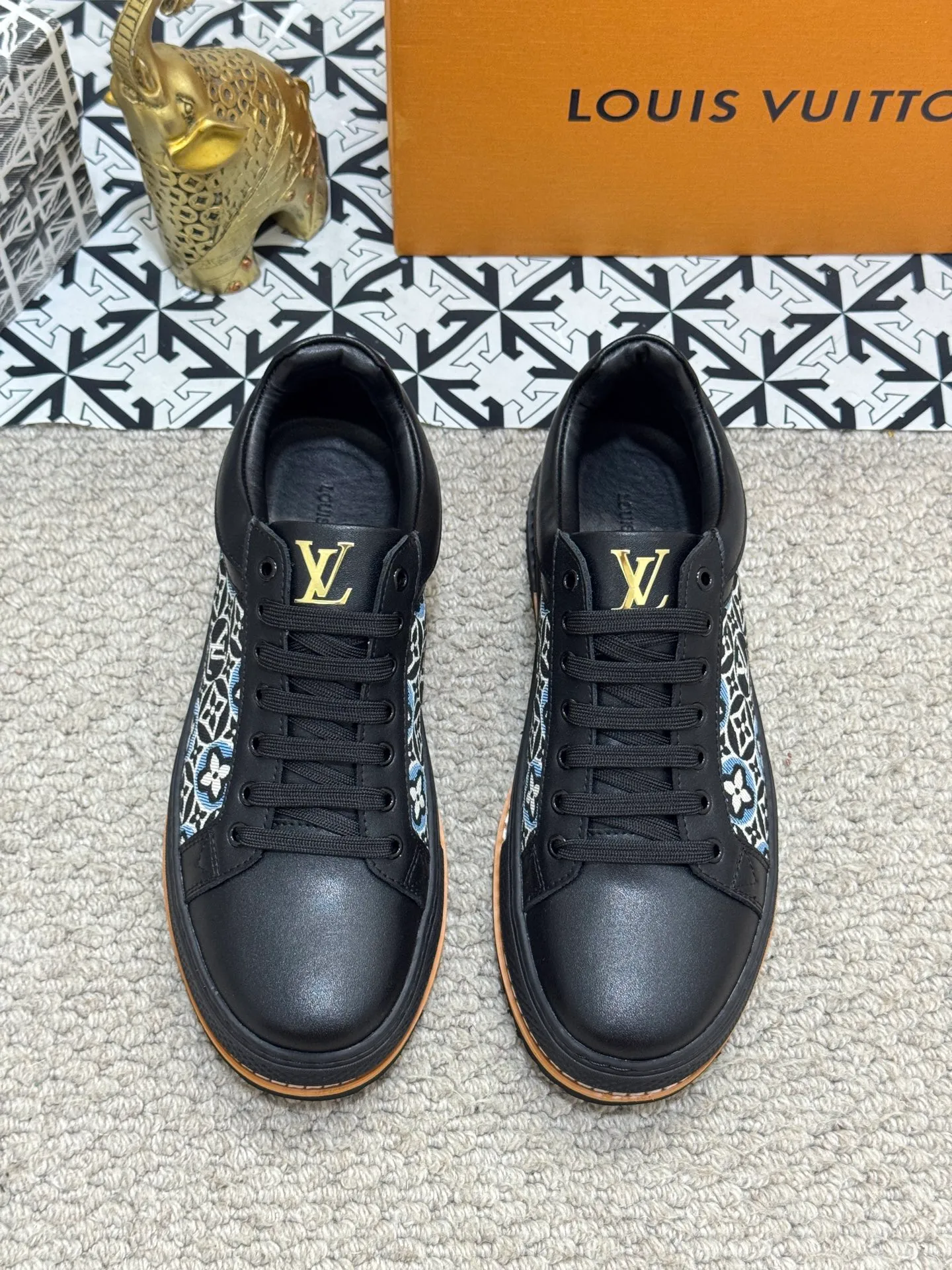 Men's shoes 💰400 [New style] 🌂🌂Top original order - Louis Vuitton®️ Trendy and fashionable yet low-key men's casual shoes, uppers made of cowhide leather stitched with LV special canvas presbyopia, comfortable and breathable, mesh lining, original rubber outsole, 2 colors optional~a must-have for stylish men. Size: 38-44 (45 customized